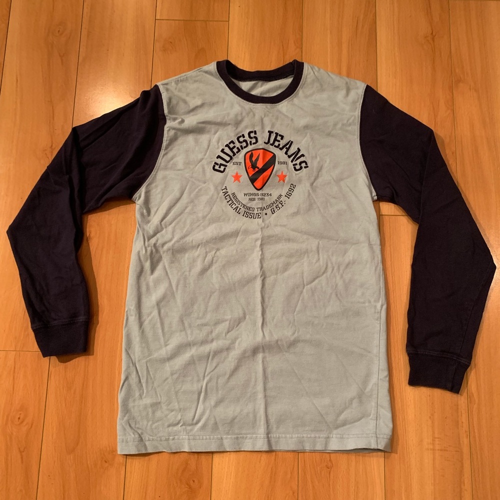 Guess long sleeve graphic shirt